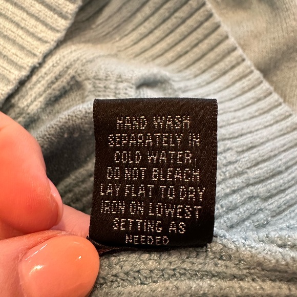 Cyrus Women’s Light Blue Sweater Size Medium - Picture 4 of 4